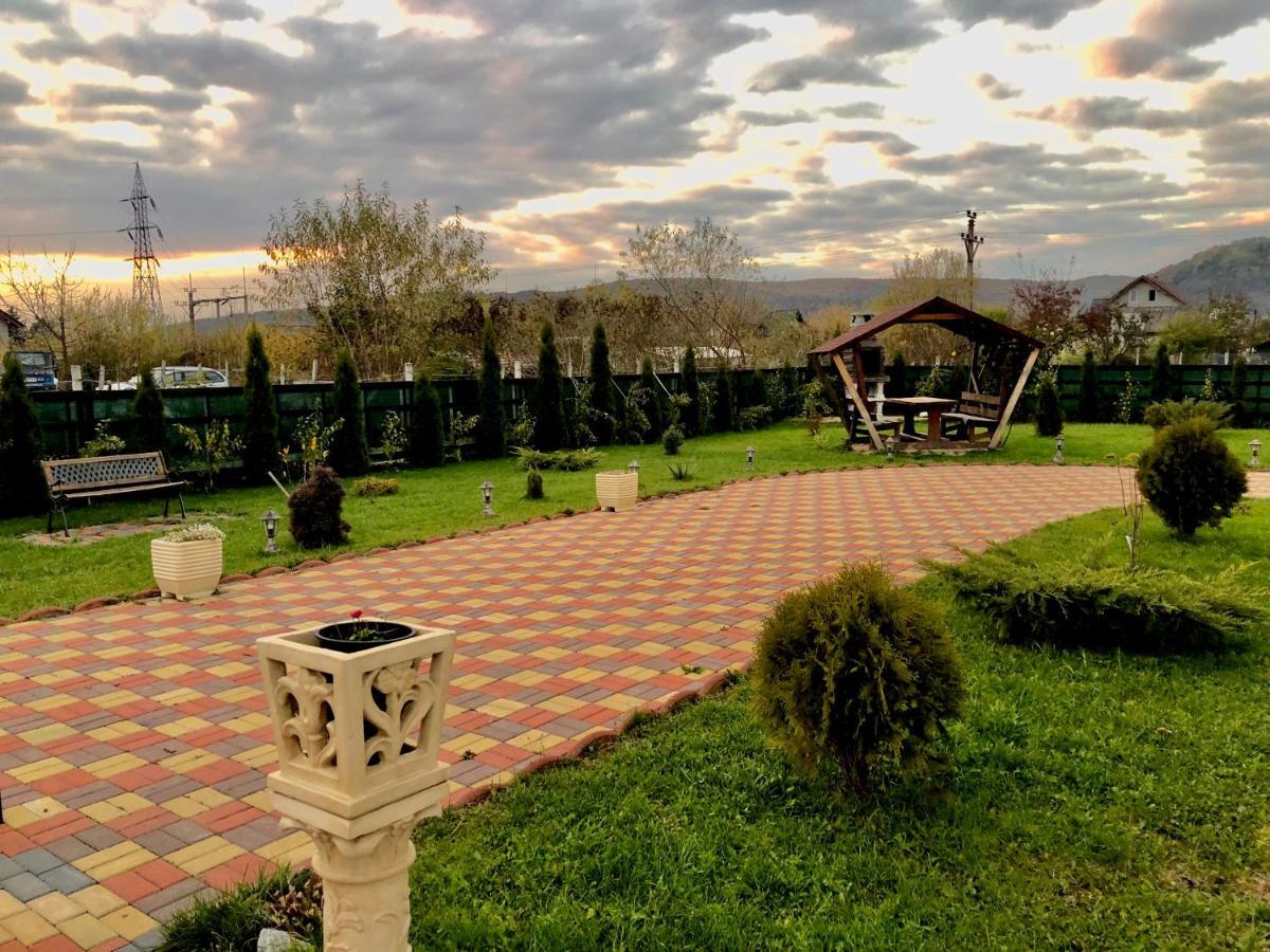 Pensiunea Casa Alba Beclean  Buitenkant foto